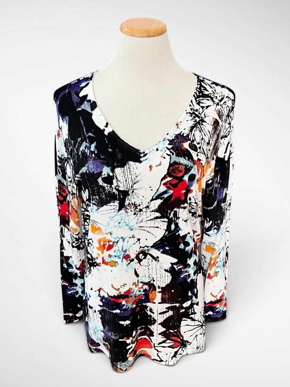 Pierri New York Paint-Splattered Floral V-Neck Pullover Long-Sleeve Top